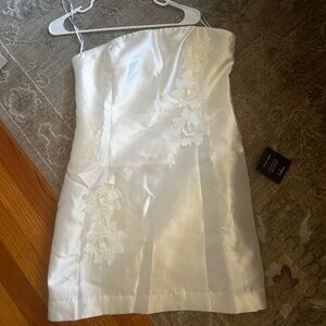 NWT Lulus white mini size XL
